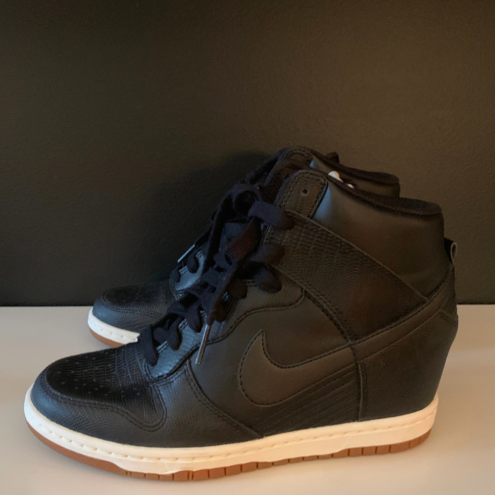 Nike Wmns Dunk Sky Hi Essential Black Sneakers